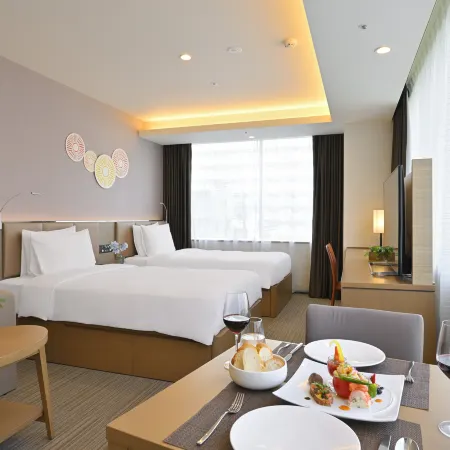 Holiday Inn & Suites SHIN OSAKA by IHG Отели рядом с достопримечательностью «Компания Nissin Food Products Co., Ltd.»