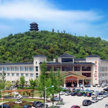 Zhengzhong Holiday Hotel Hotels near Shanjuan Cave