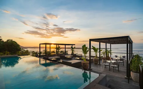 Adiwana Warnakali Resort - مسبح على السطح