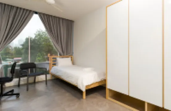 Upstairs Downstairs Co Living Kampung Pandan Hotel berhampiran Institut Kemahiran MARA @ Kuala Lumpur, Pusat Keusahawanan