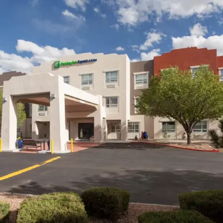 Holiday Inn Express & Suites Santa FE by IHG