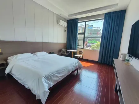 Baozugong Homestay (Meilin Road) Отели в г. Цзинчжоу-Мяо-Дунский автономный уезд