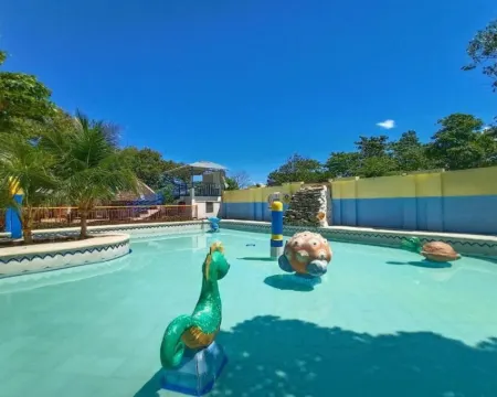 RedDoorz Near Gaisano Grand Cordova Hotels in Cordova