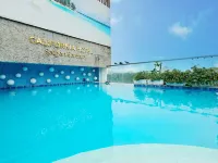 California Hotel Saigon & Rooftop Pool