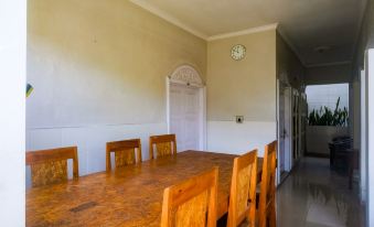 RedDoorz Plus near Adisucipto Airport 2