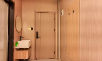 Linyi Jiangnan Fashion Hotel