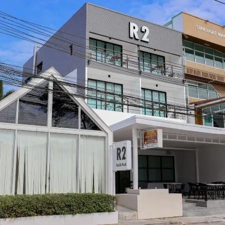 R2 Bed and Pool Kanchanaburi Отели рядом с достопримечательностью «Военный музей JEATH»