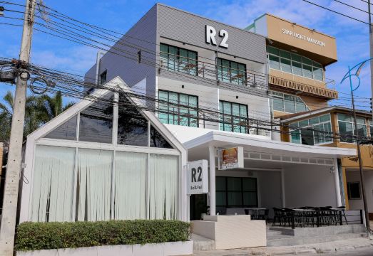 R2 침대와 수영장 칸차나부리의 야외 수영장
