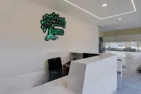 Hotel Tree Suites Next Airport Inn - 2-Star