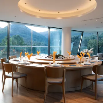 Luoping JiuLong Waterfall Lakeside Courtyard