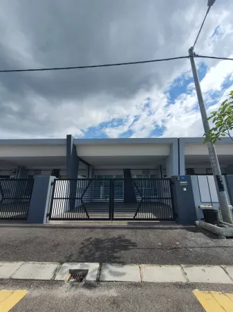 PoloStay Landed House 4 Room for 10 pax