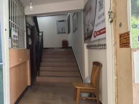 Jingyuan Apartment Отели рядом с достопримечательностью «Mengwozongfu Temple»