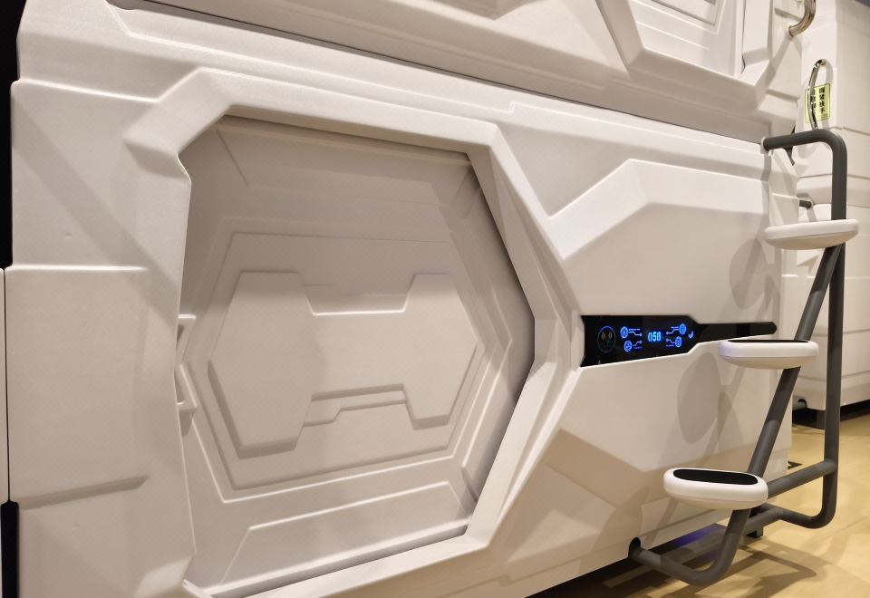 톈푸 공항 스퀸트 포 어 와일 캡슐 호텔