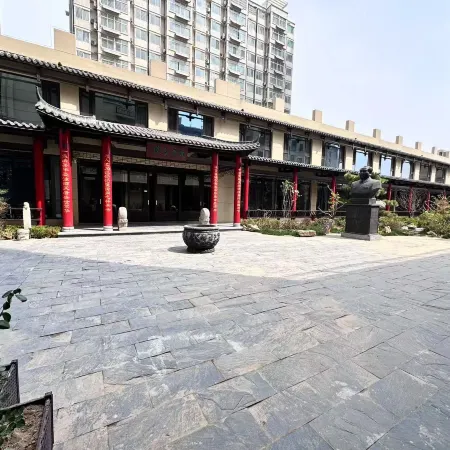 Waku Courtyard House Отели в г. Дунмин