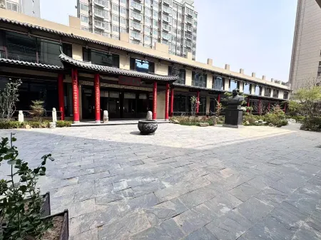 Waku Courtyard House Отели в г. Дунмин