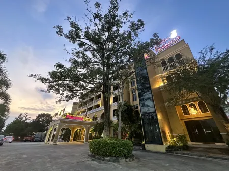 ROYAL PINEAPPLE HOTEL | a welcome to wealth and good fortune