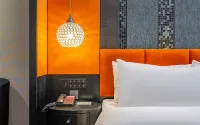 Ramada Hotel at the Port Pool Wharf of Dang Port in Zhenjiang - 4 ดาว