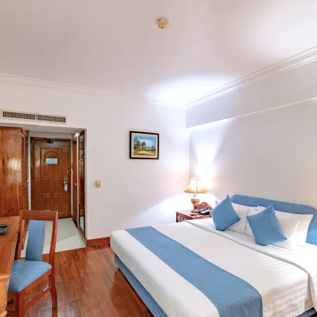 Hotel Somadevi Angkor Resort & Spa Отели рядом с достопримечательностью «Пном Бакхенг»