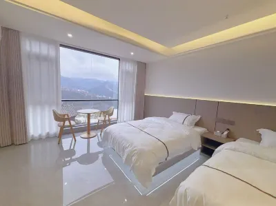 Xijiang Yunqi Yashe Hotel (Qianhu Miao Village West Gate Tourist Service Center)
