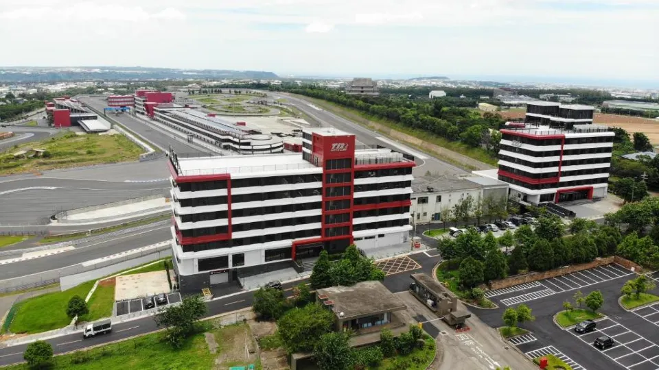 T11 T12 Hotel