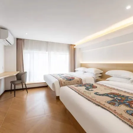 Weihai Jiaqi Hotel (Weihai high speed railway bus terminal store)