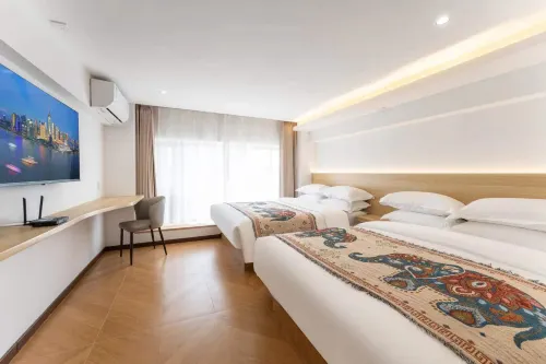 Weihai Jiaqi Hotel (Weihai high speed railway bus terminal store)