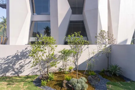 Westone Hotel Отели рядом с достопримечательностью «Xinglong Tropical Garden»