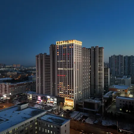 Heiston Hotel (Haxi High speed Railway Station Heilongjiang University Subway Station Branch) Отели рядом с достопримечательностью «Heilongjiang University Gymnasium»
