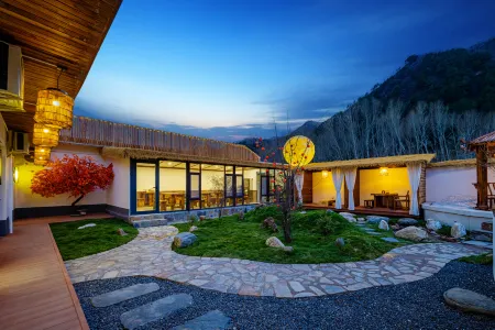 Zhijian Shanxing B&B (Mount Wutai Scenic Spot Store) Отели рядом с достопримечательностью «Jinge Temple»