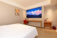 Korla Crystal Zhenpin Hotel (People's Square Peacock River) - ที่มีฟิตเนส