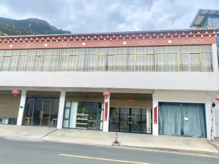 Deqin Shigu · Meilixiangju Homestay Отели рядом с достопримечательностью «Feilai Monastery»