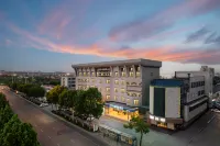 Home Inn UP Huayi Select Hotel (Dongying Yinzuo Mall Shengli Oilfield Central Hospital Branch) Hotels in Xicheng District/Department Store Building/China U