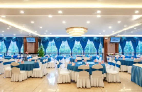 海口鑫源溫泉大酒店（騎樓老街日月廣場免稅店）