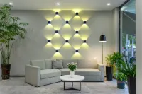 7 Days Premium Hotel (Xingyi Pingdong Avenue)
