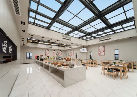 Yuemeijing Hotel Отели рядом с достопримечательностью «Sichuan Construction Department Televison University Branch (Junior College)»