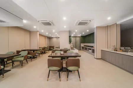 Anqing Jiayuelijing Hotel Отели рядом с достопримечательностью «Zhao Puchu Former Residence»