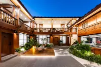 Xinyue·Mid villa Designer Homestay with Snow Mountain View (Dashuiche Store in the Ancient Town)