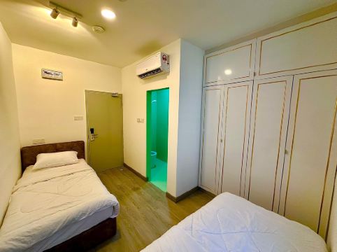 Xhostel Subang Bestari
