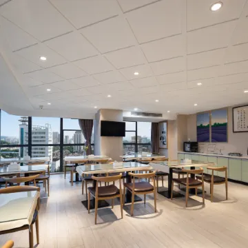 Lavande Hotels (Xianning Tonghui Square)
