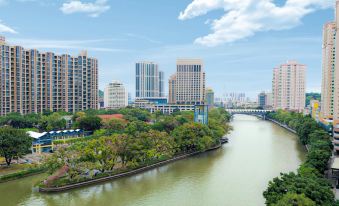 Hiyet Oriental Hotel(Xingzhong Square Huafa commercial store)