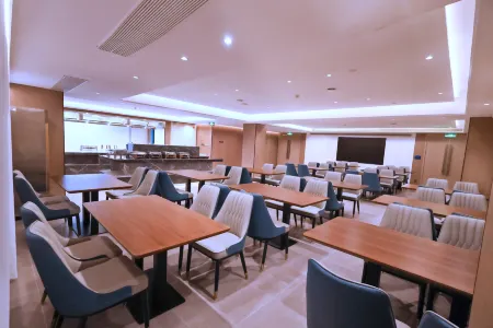 Karlton Hotel (Airport Sunshine Era Branch) Отели рядом с достопримечательностью «Quanzhou College of Technology»