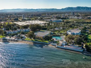 메리트 로열 가든스 호텔 & 카지노