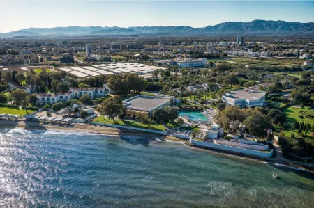 Merit Royal Gardens Hotel & Casino Отели в г. Agios Georgios