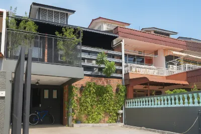 Knocknock70s Home Courtyard Garden, Jonker Parking Hotels in 