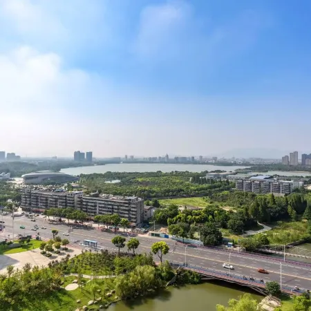 Anqing Listen to the Wind and Sing Homestay (Wuyue Square Branch)