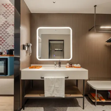 Borrman Hotel (Guiping Xishan Government Service Center)