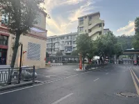 Xifeng Hotel (Ningzhou Ancient City) - parking