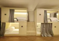 Old Youth · Tomorrow International Youth Hostel (Jinan Daming Lake Railway Station Chaoran Building)