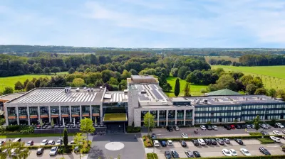 ファン デル ファルク ホテル ヘーレン オランダ公開大学周辺のホテル