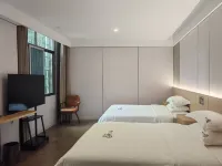 Fanhuatai Homestay (Border City Chatong Scenic Area) - parking